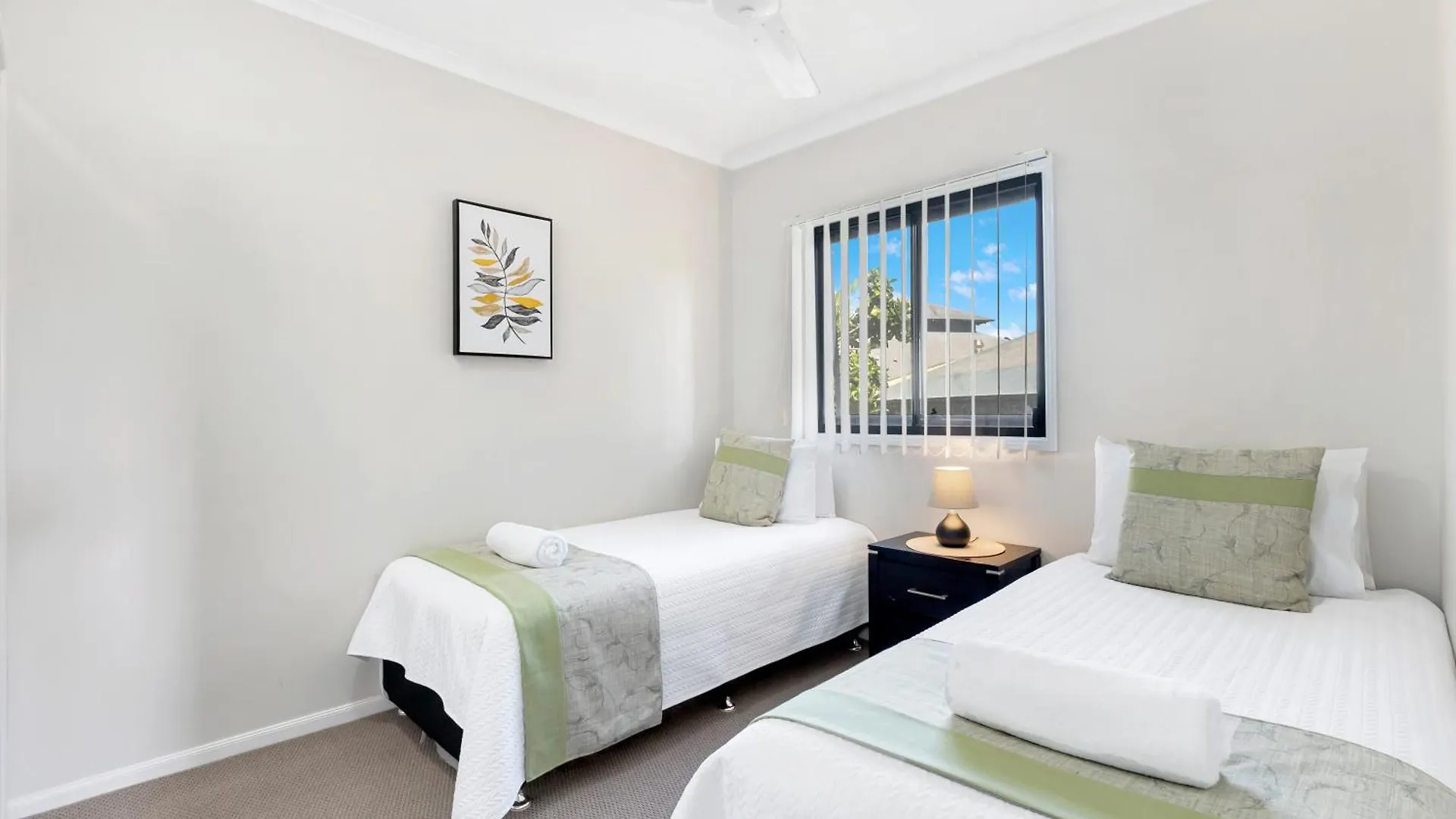 The Edge - Just Steps To Cairns Esplanade Frontage Apartment