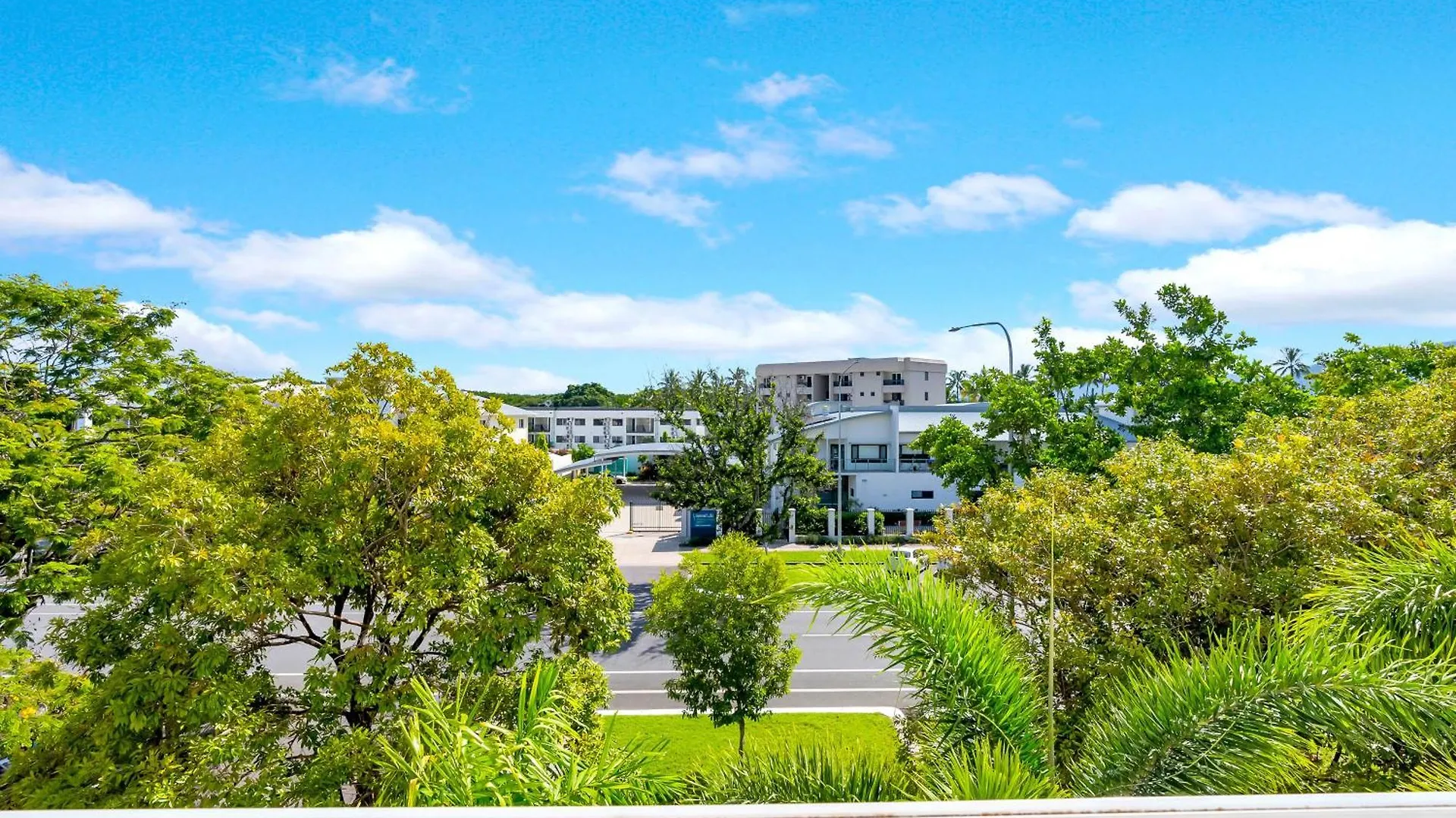 The Edge - Just Steps To Cairns Esplanade Frontage Apartment Australia