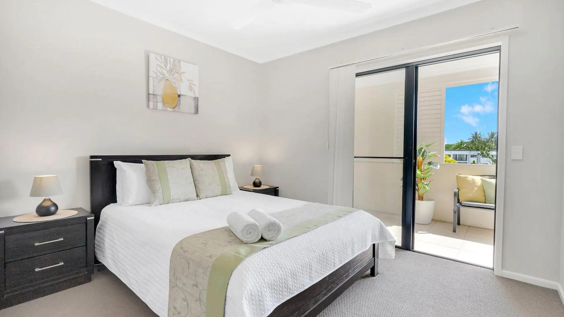 The Edge - Just Steps To Cairns Esplanade Frontage Apartment