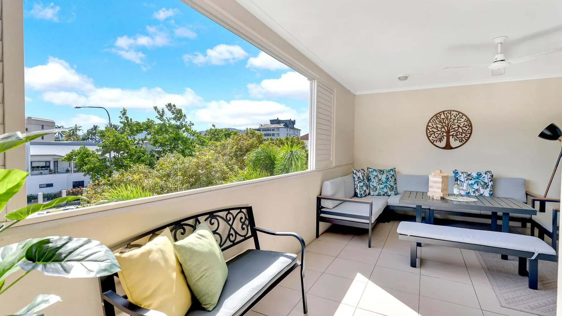 The Edge - Just Steps To Cairns Esplanade Frontage Apartment