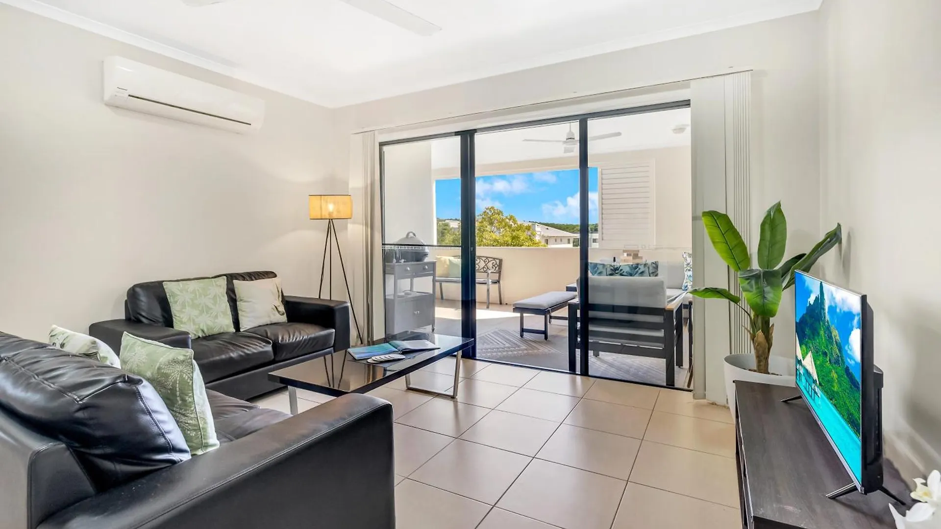 The Edge - Just Steps To Cairns Esplanade Frontage Apartment