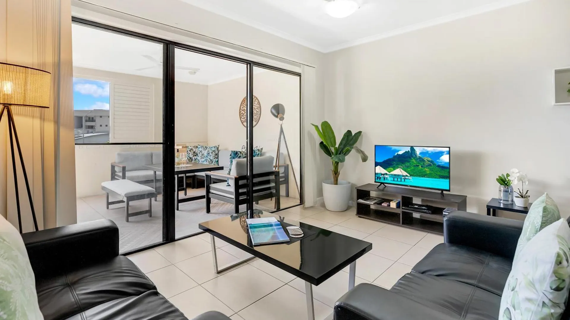 The Edge - Just Steps To Cairns Esplanade Frontage Apartment